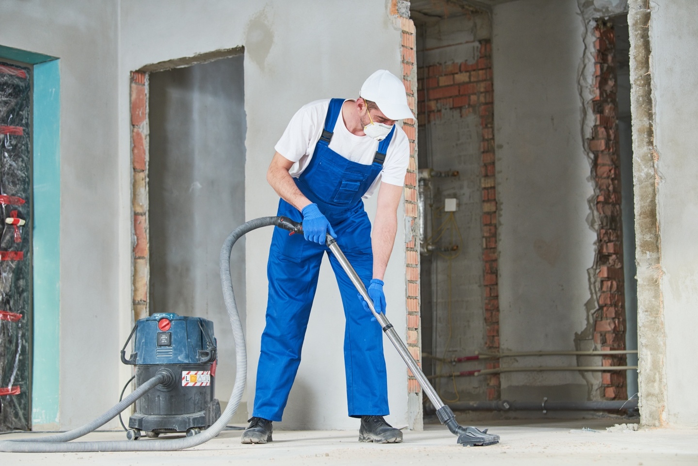 Construction_cleaning_vacuum_shutterstock_776608678